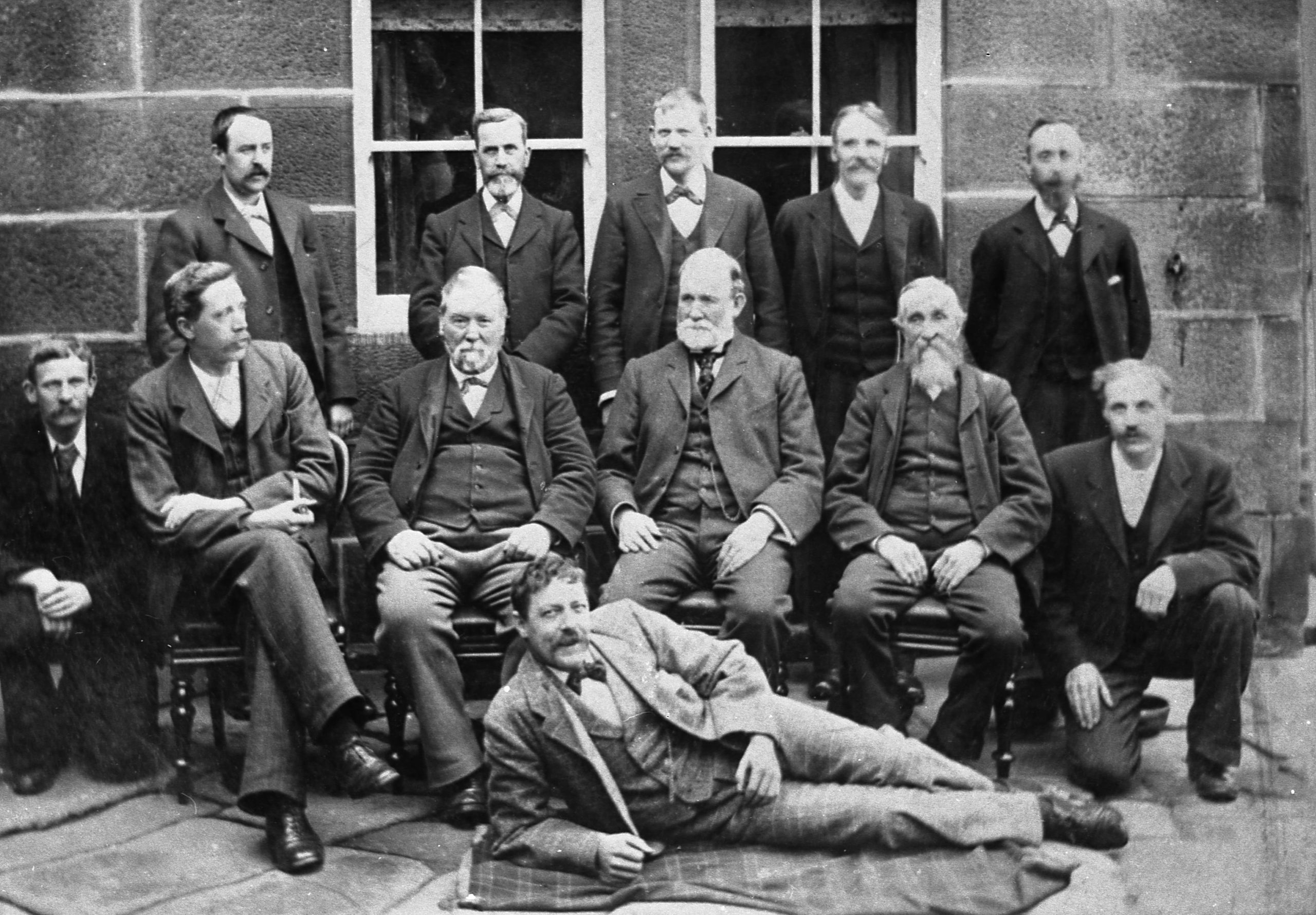 19 Nutclough committee c 1900 (1)